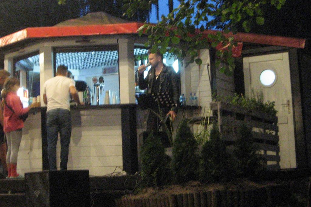 Muzyczny koncert na plaży jez. Jaroszewskiego