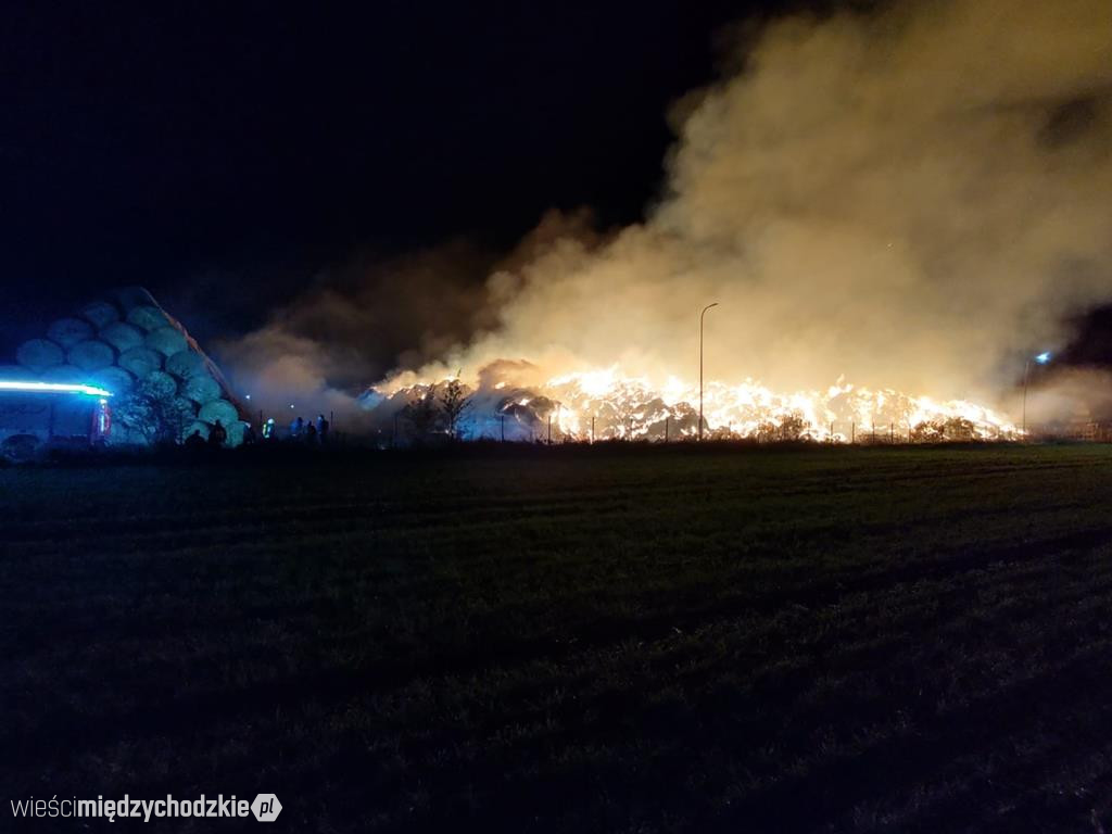 Pożar w zakładzie produkującym pellet ze słomy