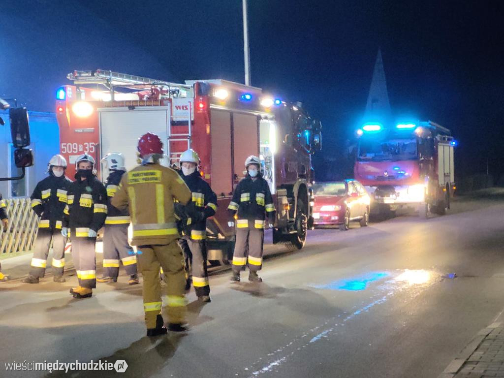 Pożar sadzy w kominie budynku w Luboszu