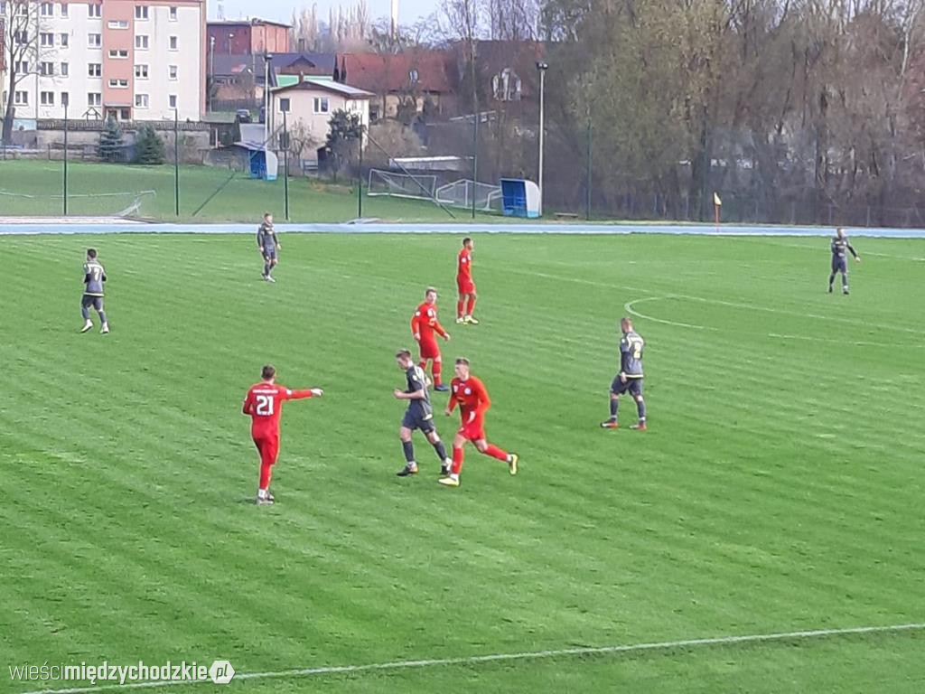 Warta Międzychód wygrywa z Iską Szydłowo