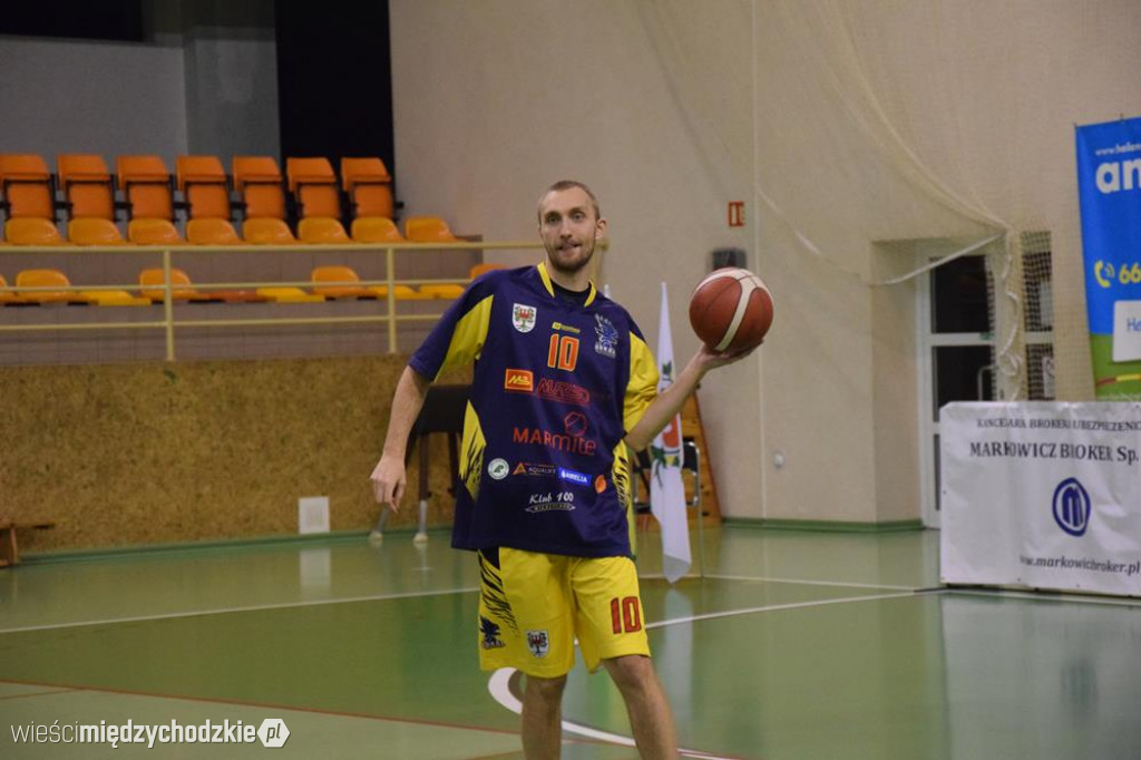 Sokół Międzychód wygrywa z Basket Junior Poznań