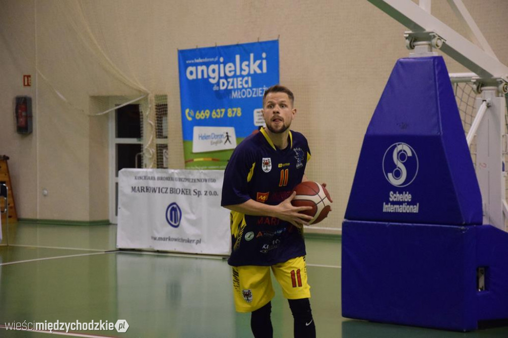 Sokół Międzychód wygrywa z Basket Junior Poznań