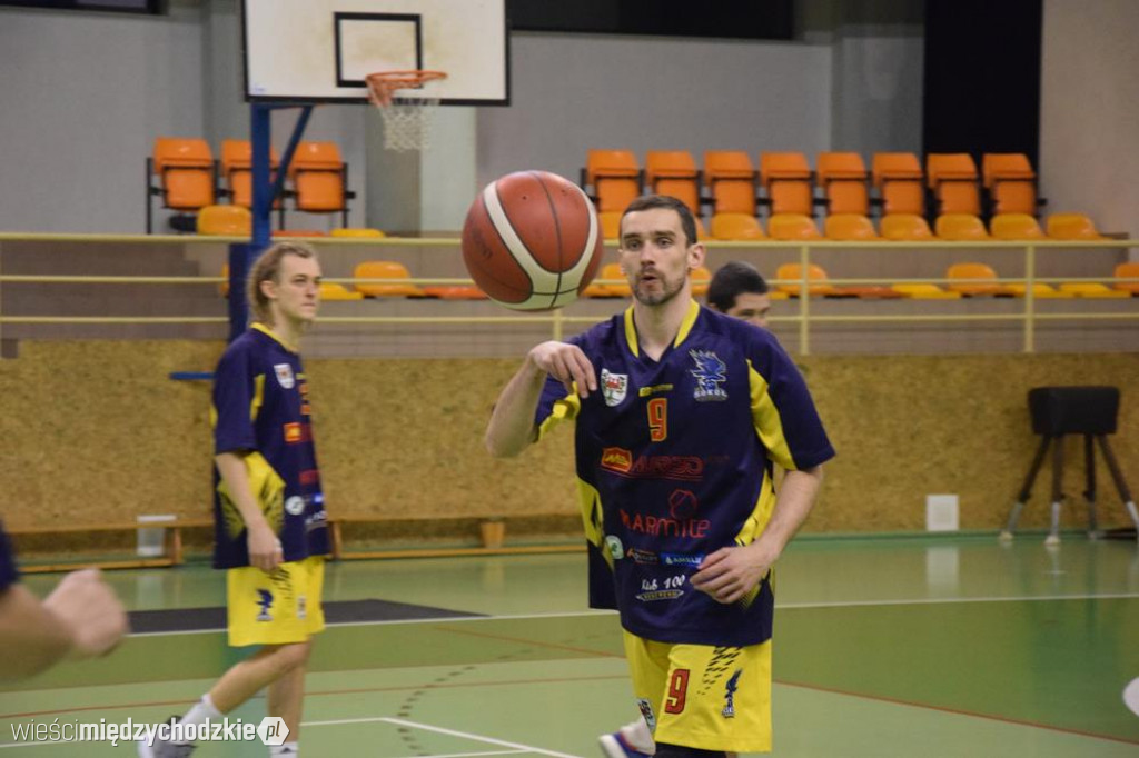 Sokół Międzychód wygrywa z Basket Junior Poznań