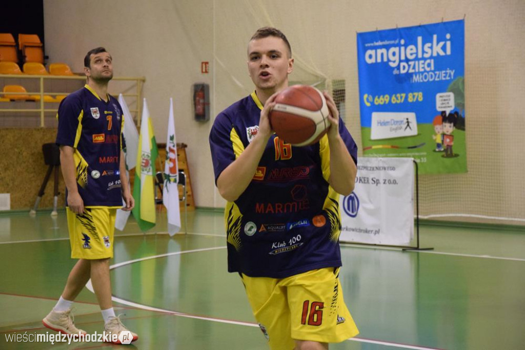 Sokół Międzychód wygrywa z Basket Junior Poznań
