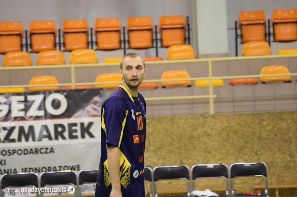 Sokół Międzychód wygrywa z Basket Junior Poznań