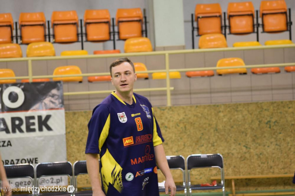 Sokół Międzychód wygrywa z Basket Junior Poznań