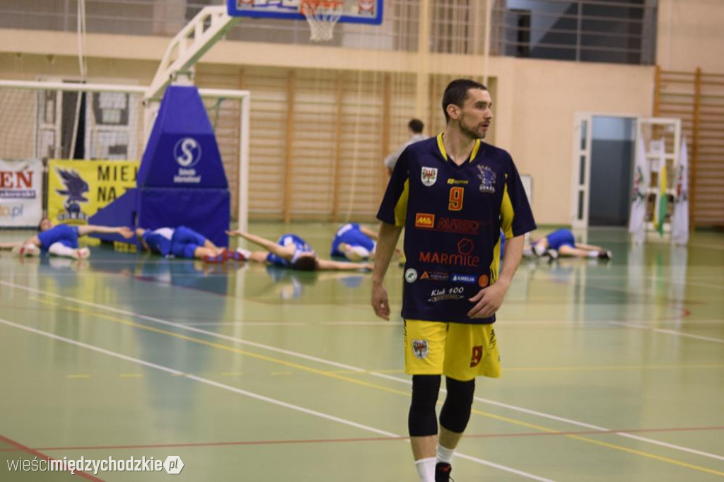 Sokół Międzychód wygrywa z Basket Junior Poznań