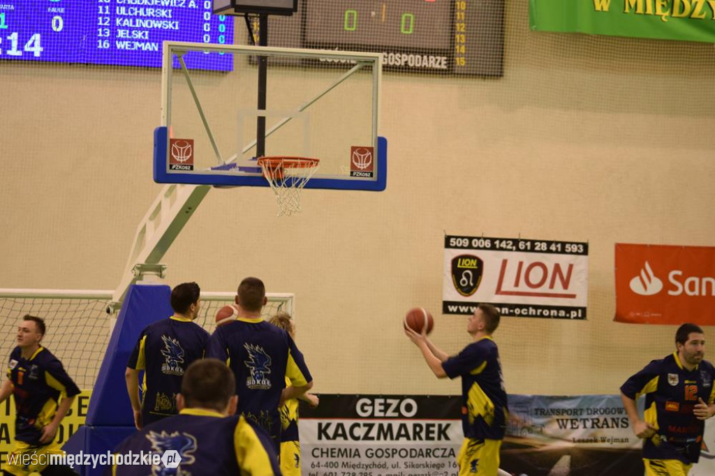 Sokół Międzychód wygrywa z Basket Junior Poznań