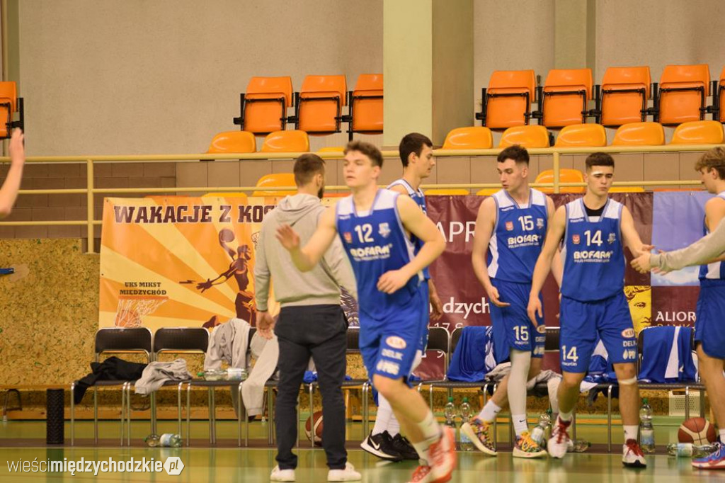 Sokół Międzychód wygrywa z Basket Junior Poznań