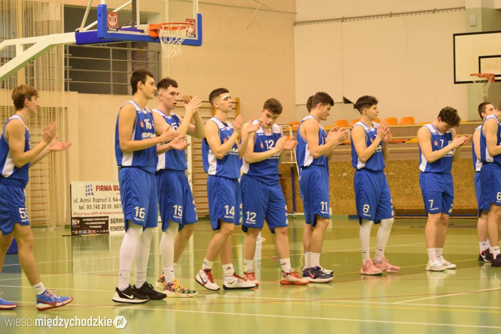 Sokół Międzychód wygrywa z Basket Junior Poznań