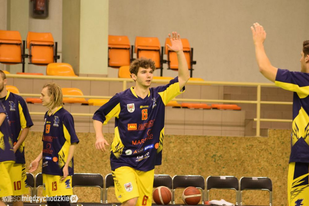 Sokół Międzychód wygrywa z Basket Junior Poznań
