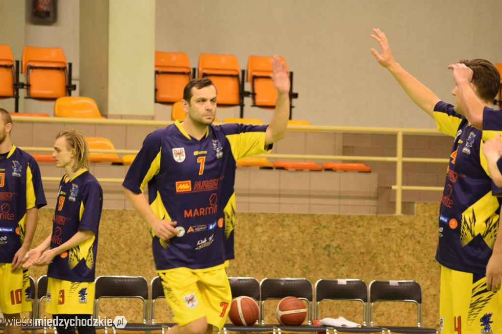 Sokół Międzychód wygrywa z Basket Junior Poznań