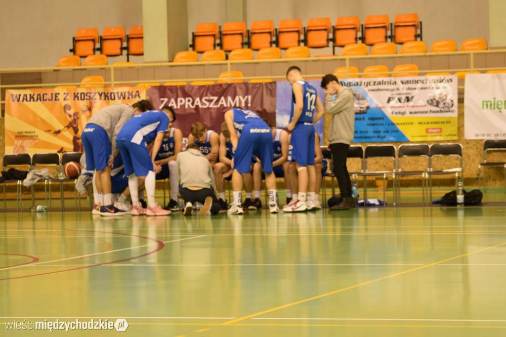Sokół Międzychód wygrywa z Basket Junior Poznań