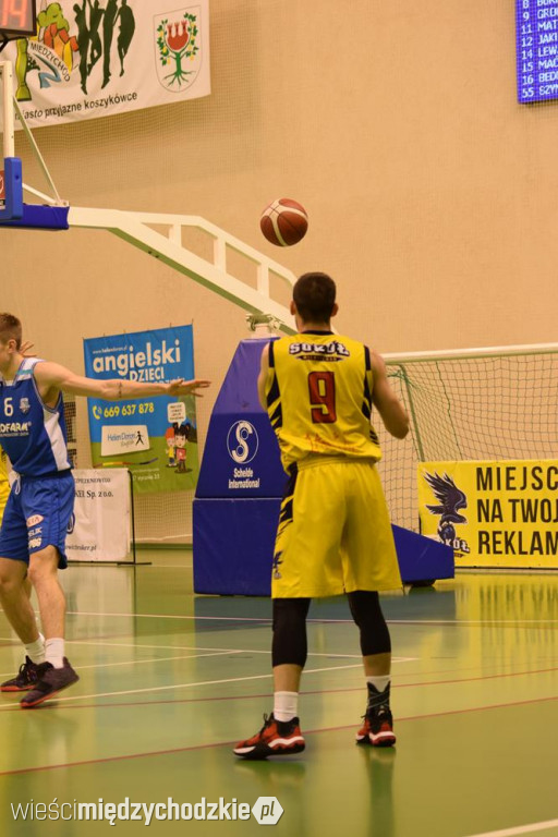 Sokół Międzychód wygrywa z Basket Junior Poznań