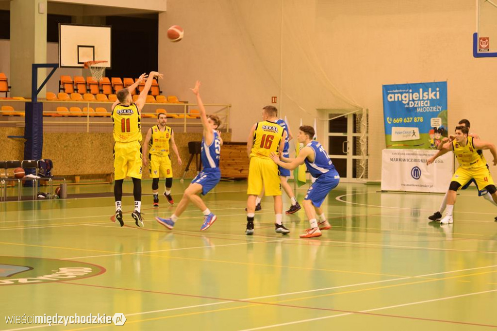 Sokół Międzychód wygrywa z Basket Junior Poznań