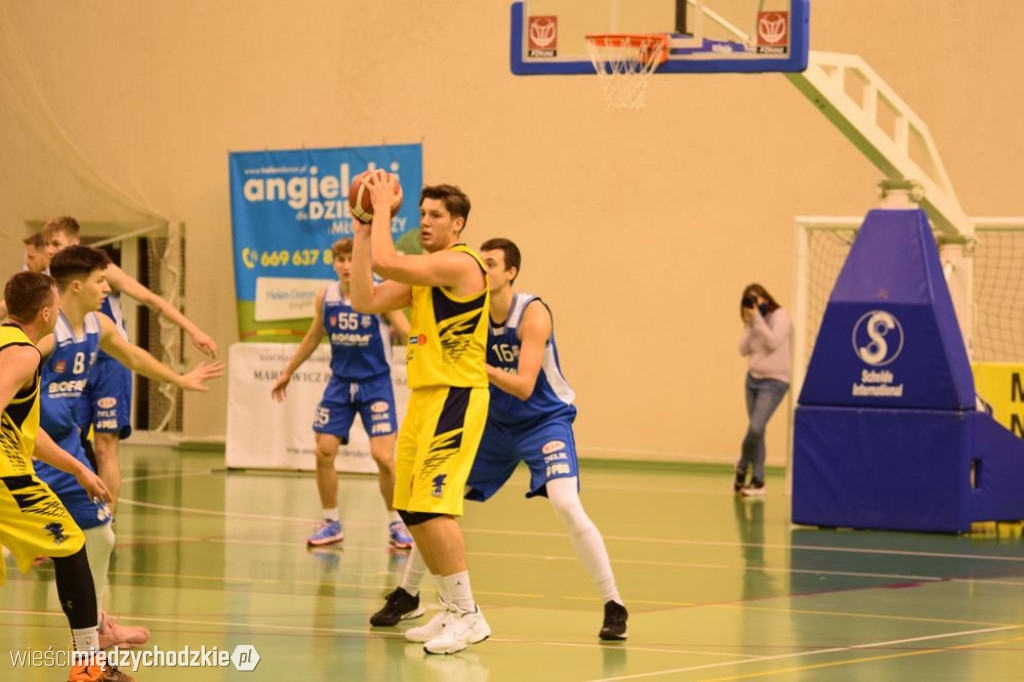 Sokół Międzychód wygrywa z Basket Junior Poznań