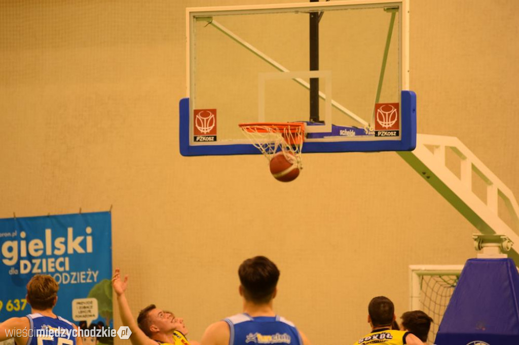 Sokół Międzychód wygrywa z Basket Junior Poznań
