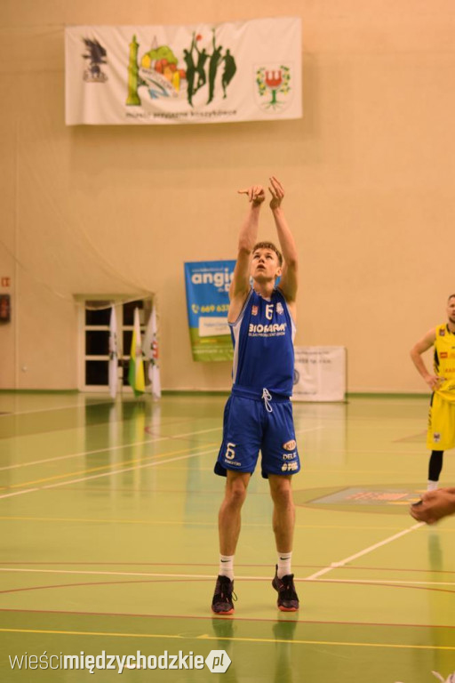 Sokół Międzychód wygrywa z Basket Junior Poznań