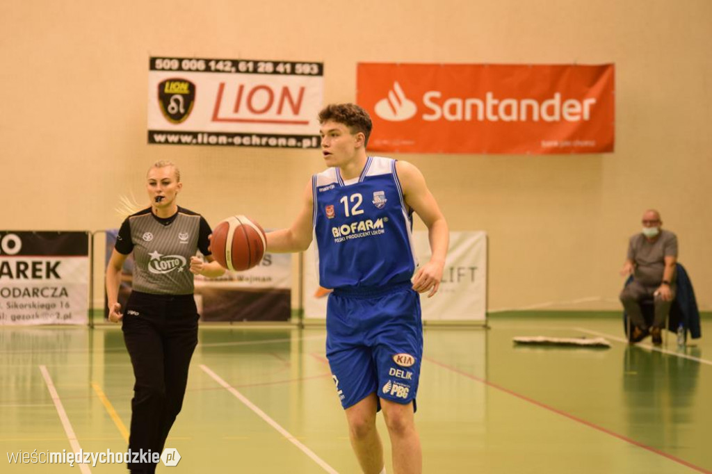 Sokół Międzychód wygrywa z Basket Junior Poznań