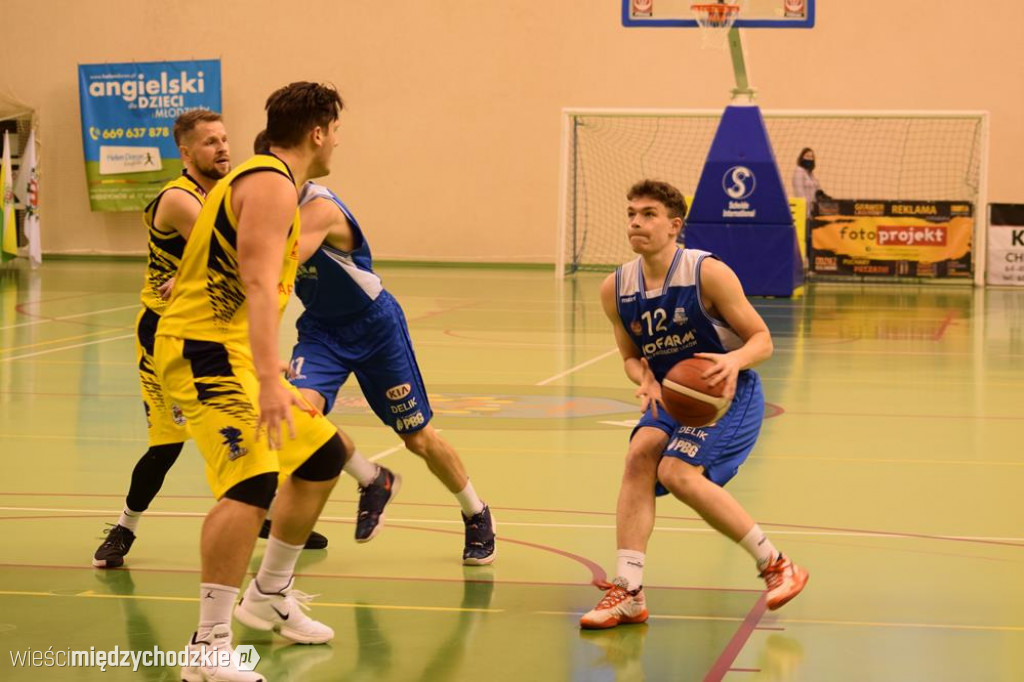 Sokół Międzychód wygrywa z Basket Junior Poznań