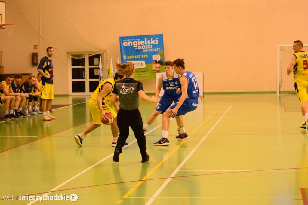 Sokół Międzychód wygrywa z Basket Junior Poznań