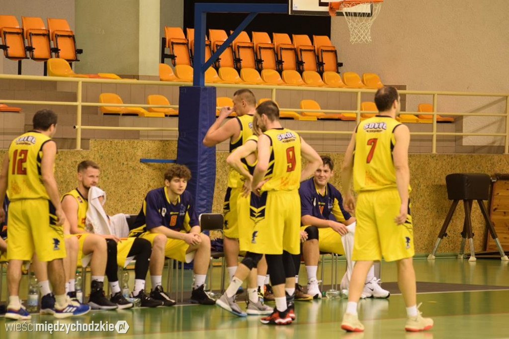 Sokół Międzychód wygrywa z Basket Junior Poznań