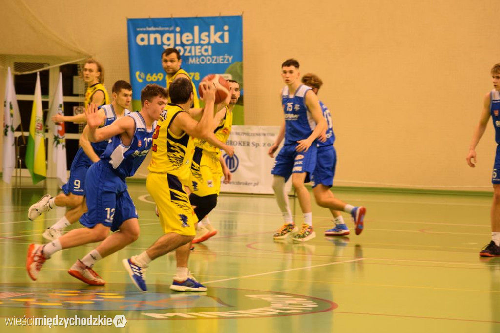 Sokół Międzychód wygrywa z Basket Junior Poznań