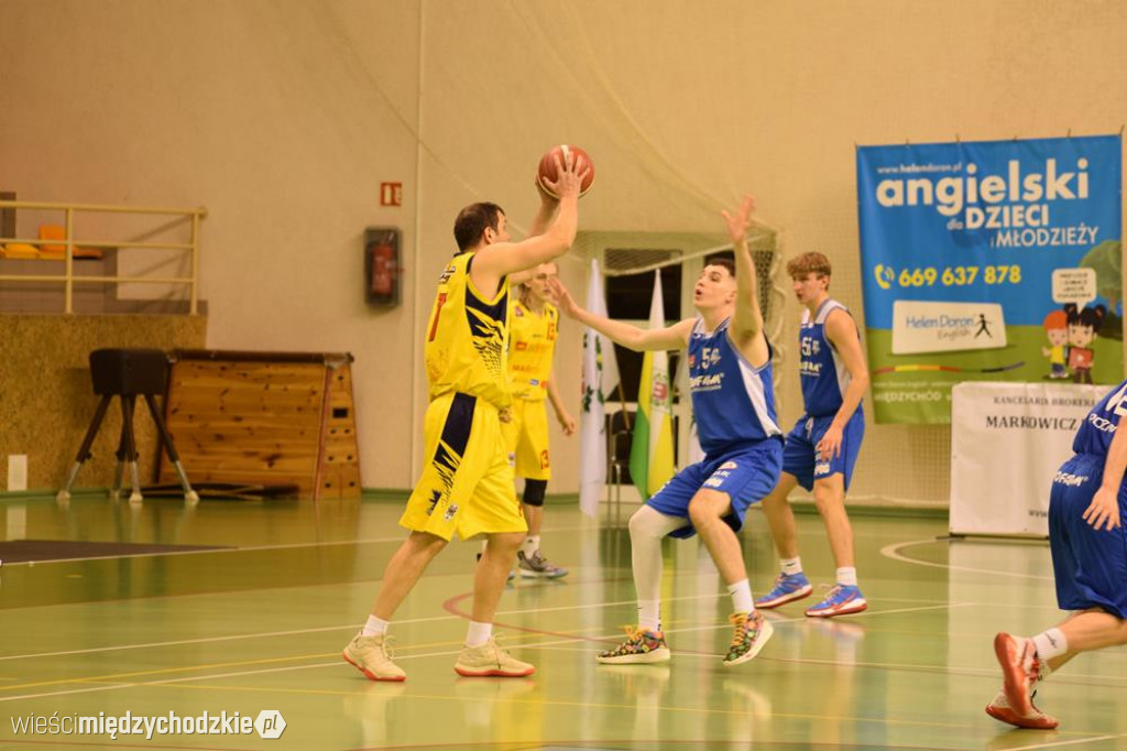 Sokół Międzychód wygrywa z Basket Junior Poznań