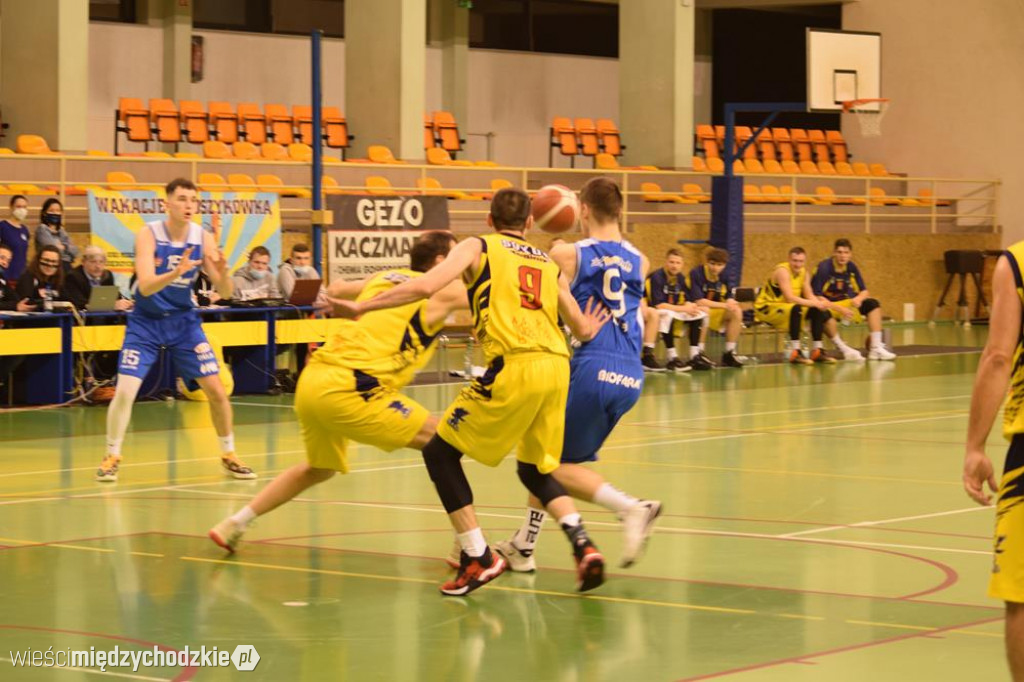 Sokół Międzychód wygrywa z Basket Junior Poznań