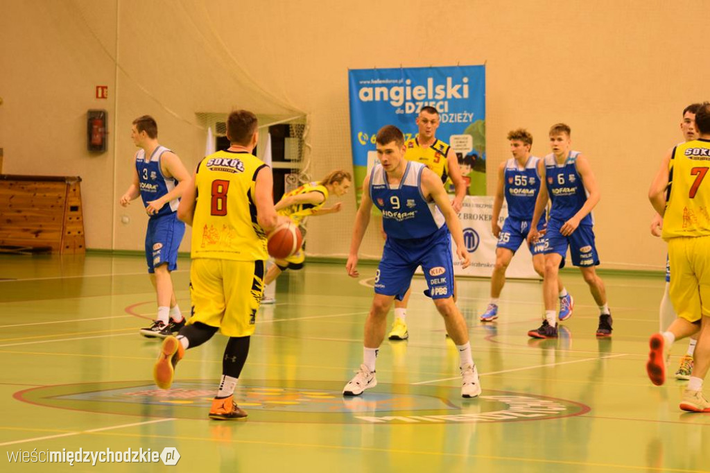 Sokół Międzychód wygrywa z Basket Junior Poznań