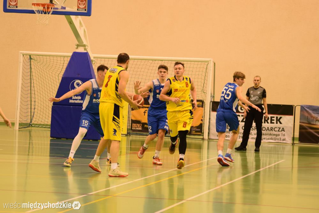 Sokół Międzychód wygrywa z Basket Junior Poznań