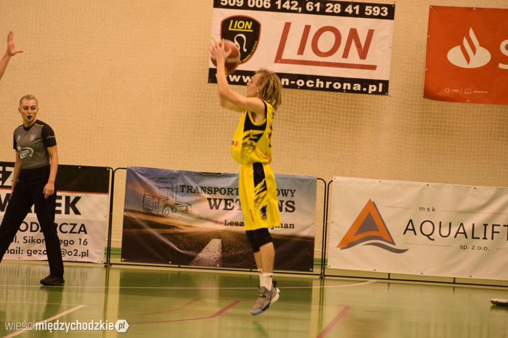 Sokół Międzychód wygrywa z Basket Junior Poznań