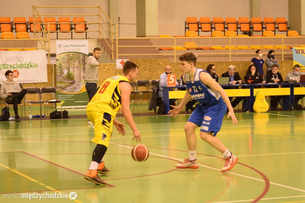 Sokół Międzychód wygrywa z Basket Junior Poznań