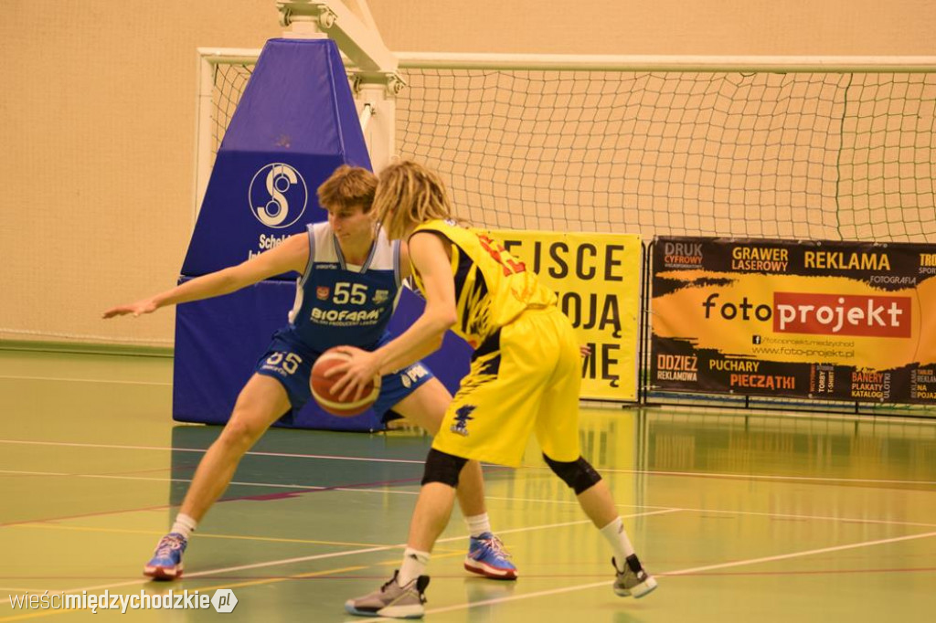 Sokół Międzychód wygrywa z Basket Junior Poznań