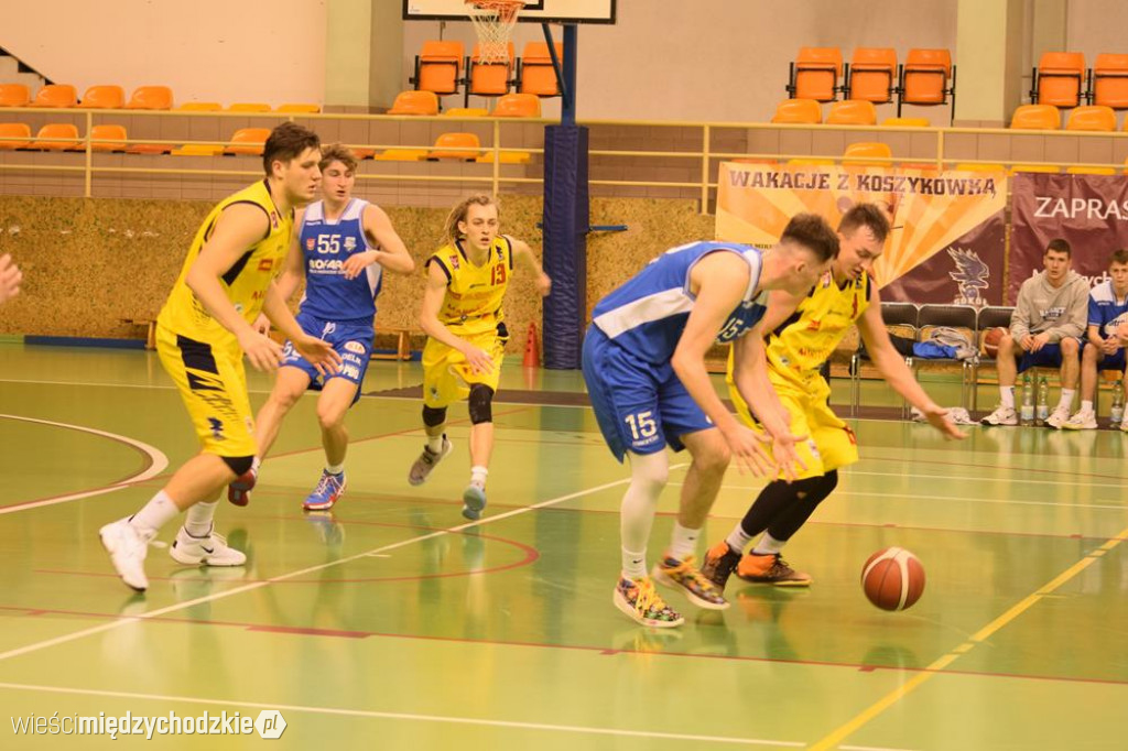 Sokół Międzychód wygrywa z Basket Junior Poznań