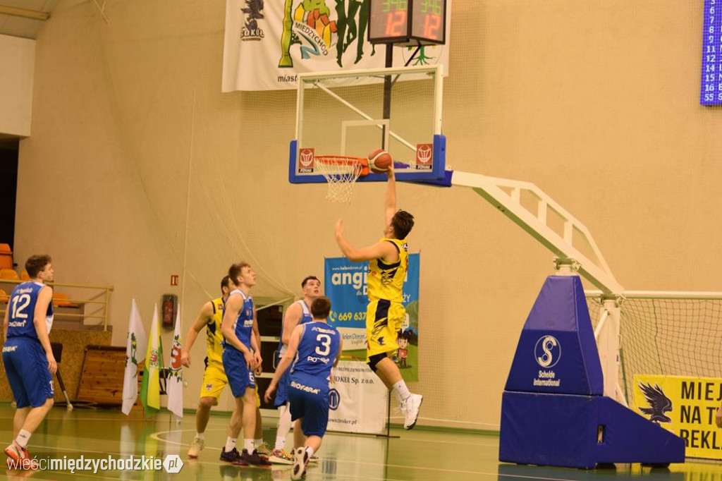 Sokół Międzychód wygrywa z Basket Junior Poznań