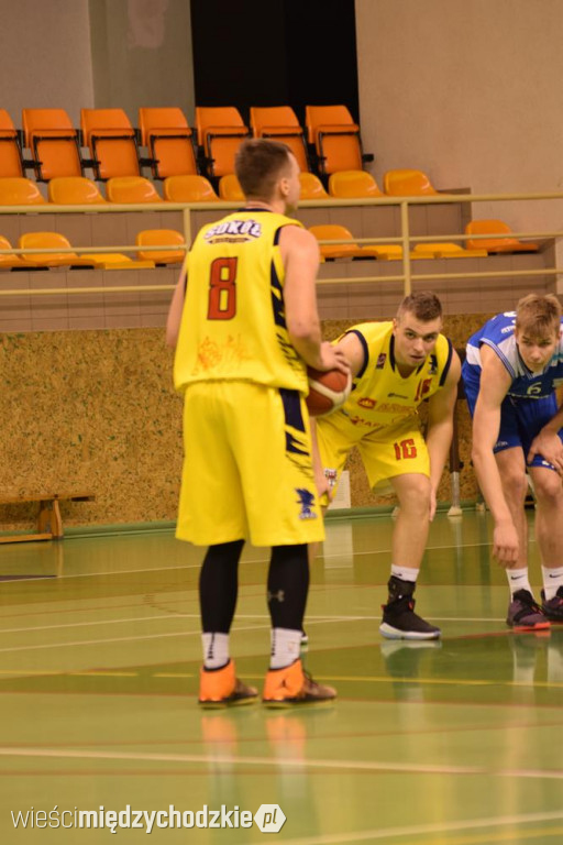 Sokół Międzychód wygrywa z Basket Junior Poznań