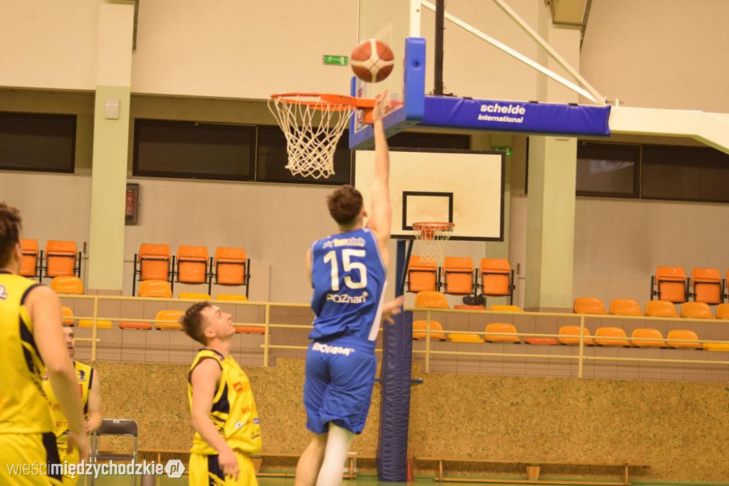 Sokół Międzychód wygrywa z Basket Junior Poznań