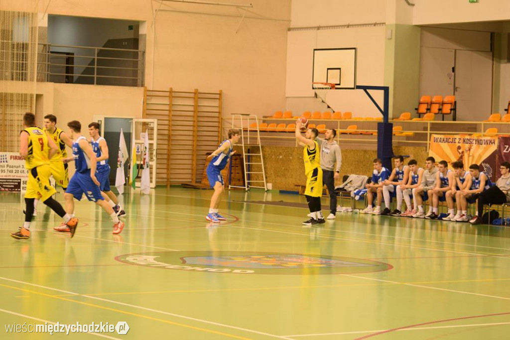 Sokół Międzychód wygrywa z Basket Junior Poznań