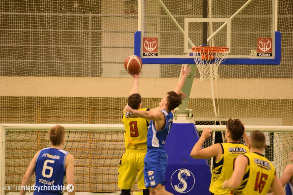 Sokół Międzychód wygrywa z Basket Junior Poznań