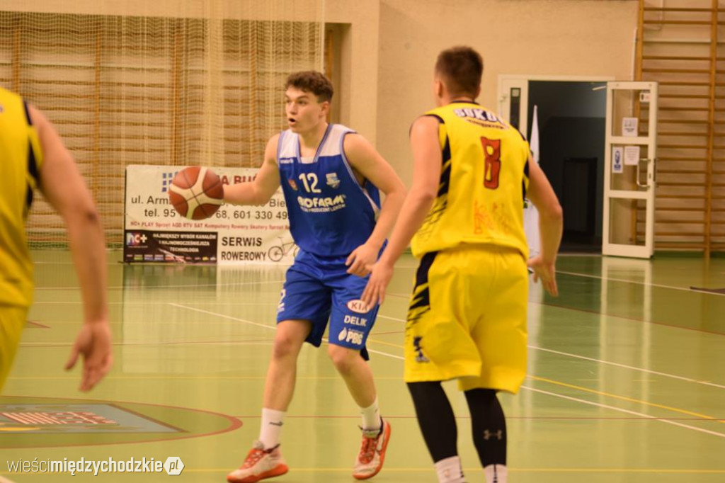 Sokół Międzychód wygrywa z Basket Junior Poznań