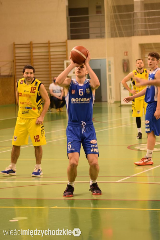 Sokół Międzychód wygrywa z Basket Junior Poznań