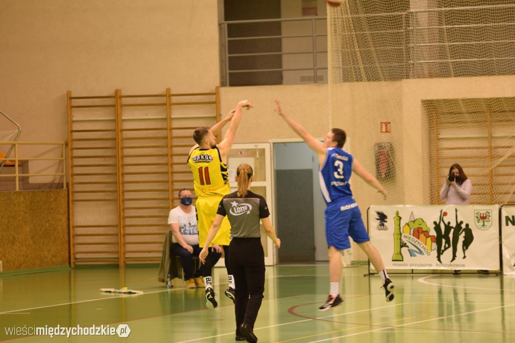 Sokół Międzychód wygrywa z Basket Junior Poznań