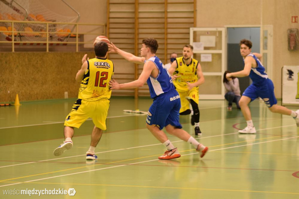 Sokół Międzychód wygrywa z Basket Junior Poznań