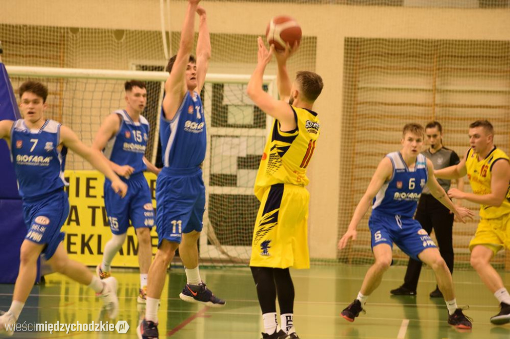 Sokół Międzychód wygrywa z Basket Junior Poznań