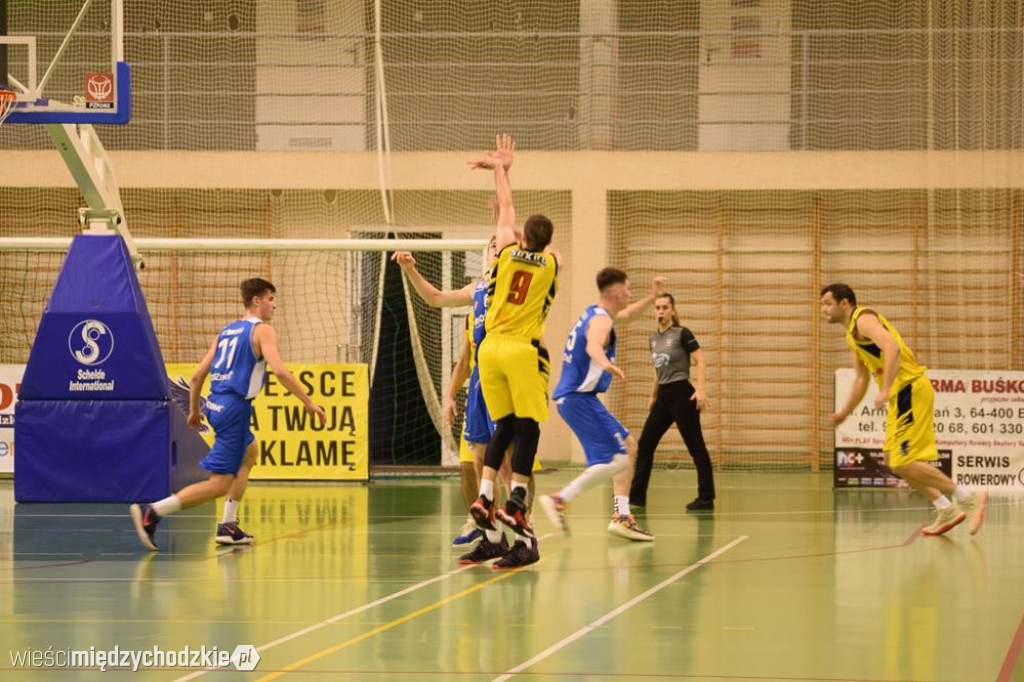 Sokół Międzychód wygrywa z Basket Junior Poznań