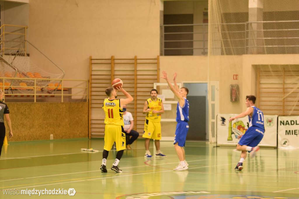 Sokół Międzychód wygrywa z Basket Junior Poznań