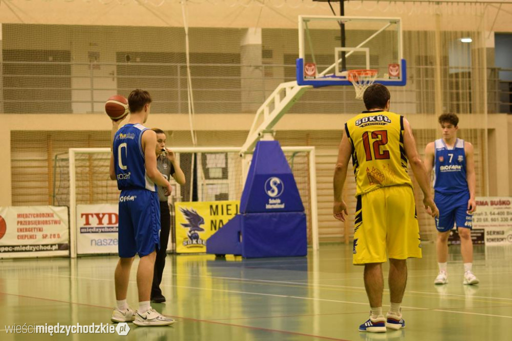 Sokół Międzychód wygrywa z Basket Junior Poznań