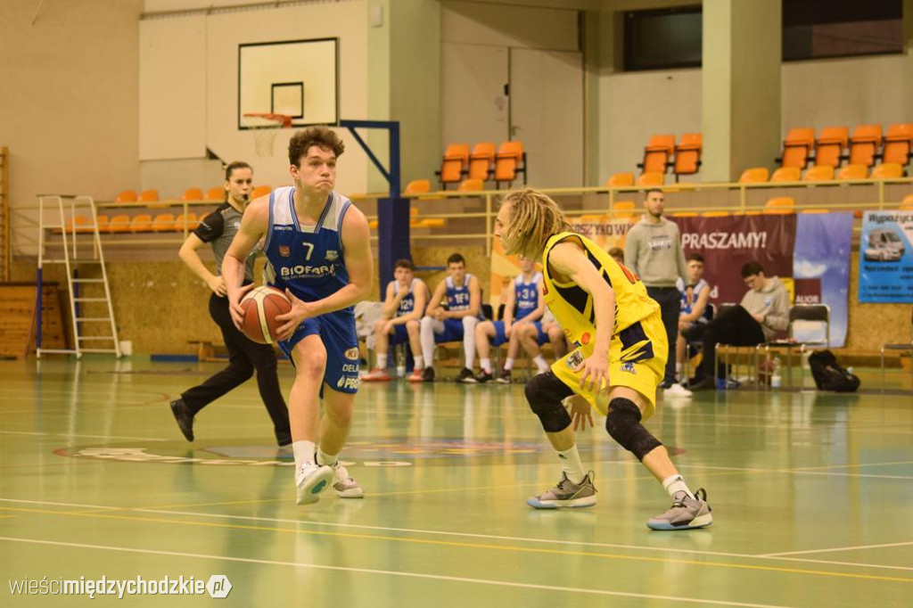 Sokół Międzychód wygrywa z Basket Junior Poznań