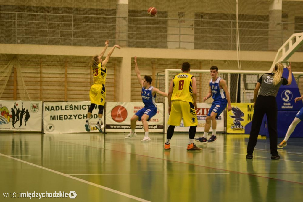 Sokół Międzychód wygrywa z Basket Junior Poznań